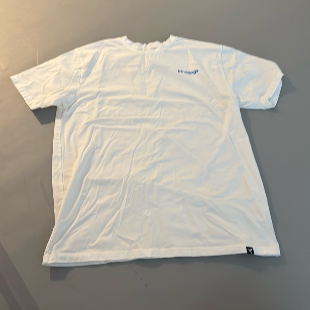 Birddogs Plain White printed tee. Size Large